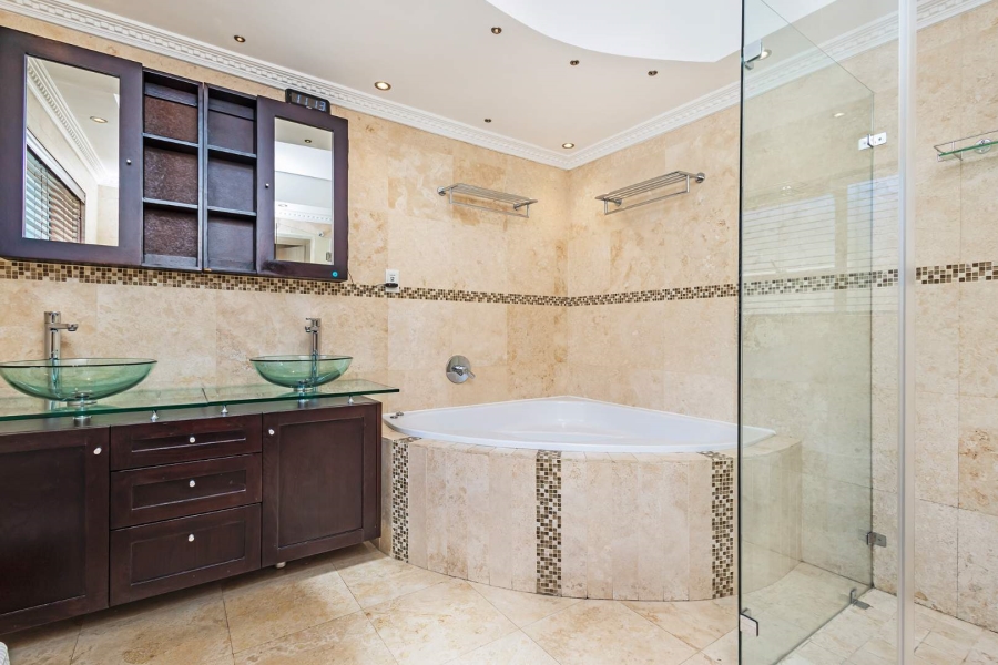 6 Bedroom Property for Sale in Baronetcy Estate Western Cape